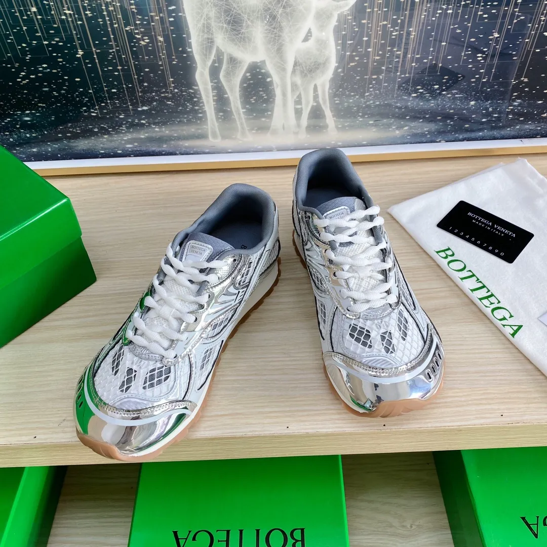 p620🐮🐮High-end version, the original 1:1 couple style new model is on the shelves🔥BV Orbit sneakers Wang Yibo's same style couple's Dad Runner sneakers, made of lightweight technical mesh fabric. Features a geometric patterned rubber outsole. The outsole is made of color-blocked TPU outsole. Size: women’s shoes 35-40, men’s shoes 39-45.